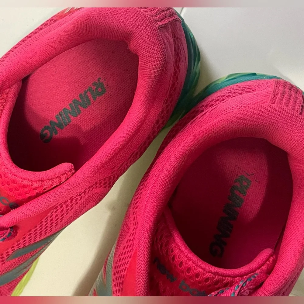 New Balance ARISHI pink Women’s Sz 6 Running Shoe sneakers MFG 08/2017